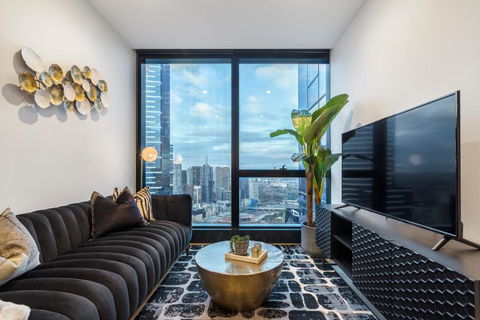 Ritzy Apartment In Iconic Australia 108 With Views - New Castle Holiday 1