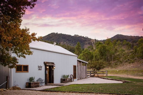Riverlea Stables- Style And Charm Await You! - New Castle Holiday 0