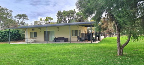 Riversands Rest Accommodation Paringa - River Box Cottage - New Castle Holiday 0