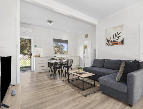 Riversands Rest Accommodation Paringa - River Box Cottage - New Castle Holiday 1