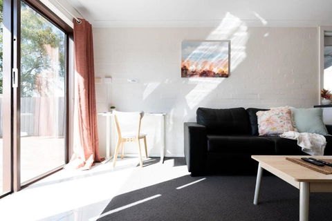 Riverside Gem With Parking And WiFi - New Castle Holiday 1