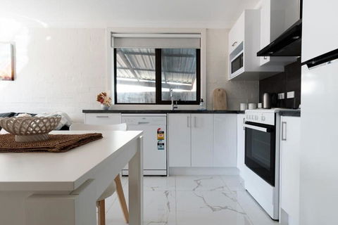 Riverside Gem With Parking And WiFi - New Castle Holiday 3