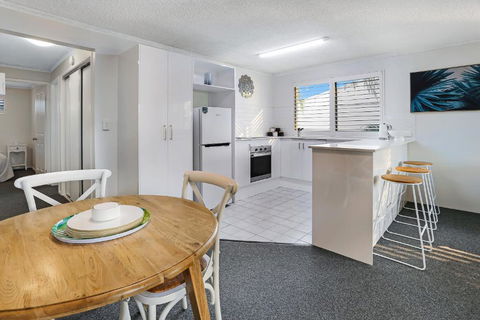 Riverside Location, Noosa Sound - New Castle Holiday 3
