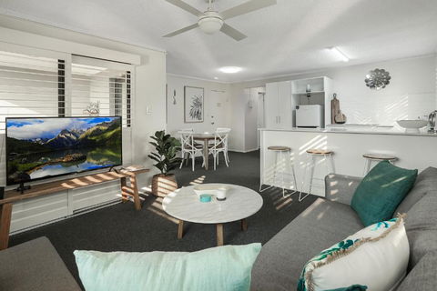 Riverside Location, Noosa Sound - New Castle Holiday 1