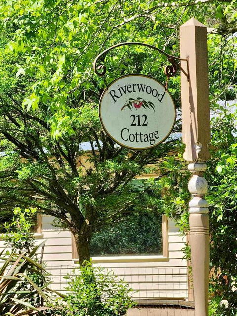 Riverwood Cottage, Accessible Accommodation - New Castle Holiday 0