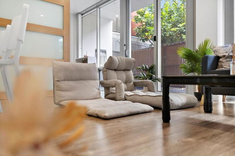 Rose - The Fringe Escape - New Castle Holiday 0