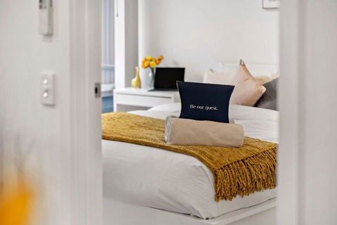 Rose - The Fringe Escape - New Castle Holiday 1