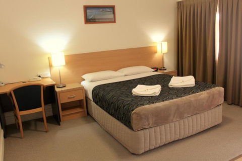 Rockhampton Palms Motor Inn - New Castle Holiday 1