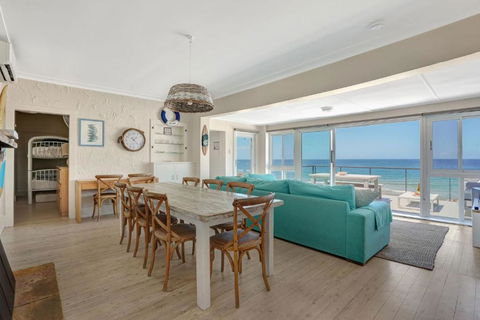 Rocklands Palm Beach Front - New Castle Holiday 2