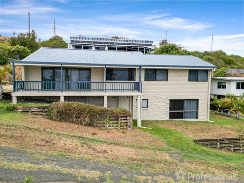 Rocky Retreat At Emu Park - New Castle Holiday 1