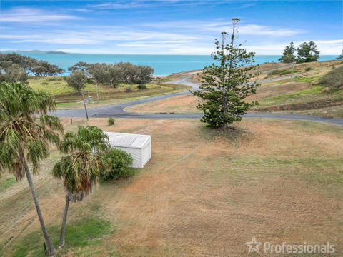 Rocky Retreat At Emu Park - New Castle Holiday 3