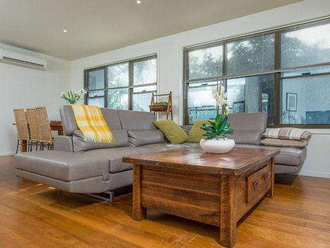 Rolling Waves No 2 - New Castle Holiday 1