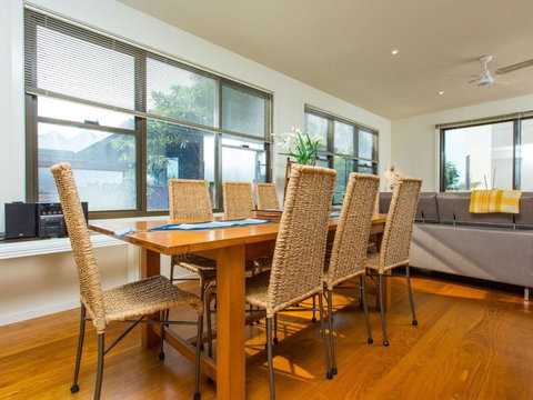 Rolling Waves No 2 - New Castle Holiday 2