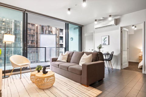 Rooftop Pool 2BR Apt At Marvel Stadium With Free Parking - New Castle Holiday 0