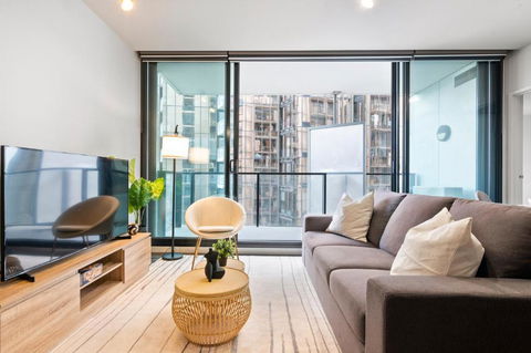 Rooftop Pool 2BR Apt At Marvel Stadium With Free Parking - New Castle Holiday 1