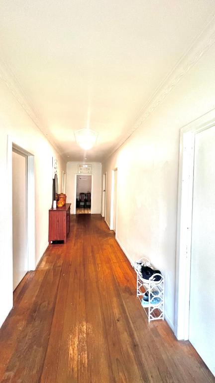 Room Near To Melbourne Airport & Train Station - New Castle Holiday 1