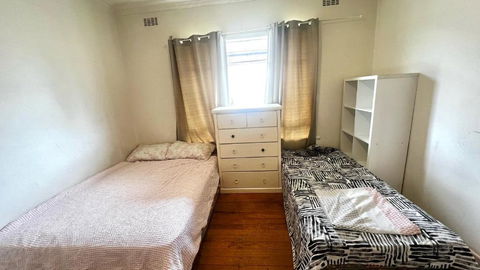 Room Near Tullamarine Airport - New Castle Holiday 1