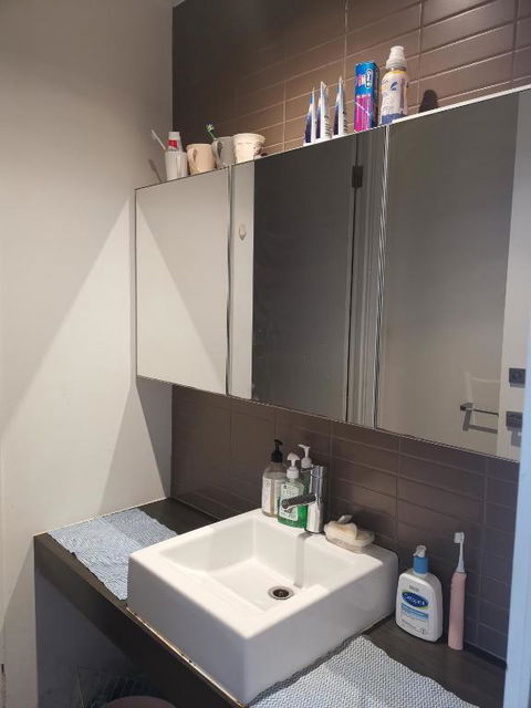 Room With King-size Bed Close To Melbourne CBD & Southern Cross Station - New Castle Holiday 2