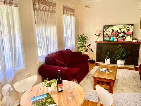 Rose End Cozy Apartment - New Castle Holiday 1