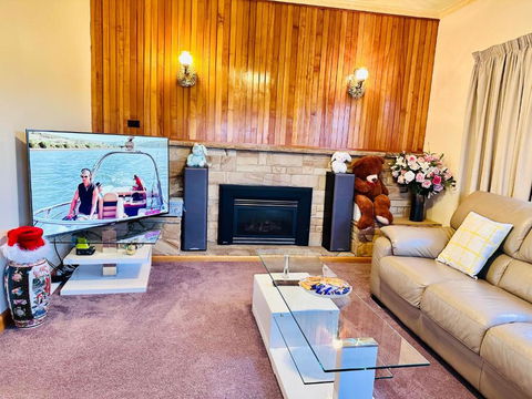 Rose Homey Home - New Castle Holiday 2