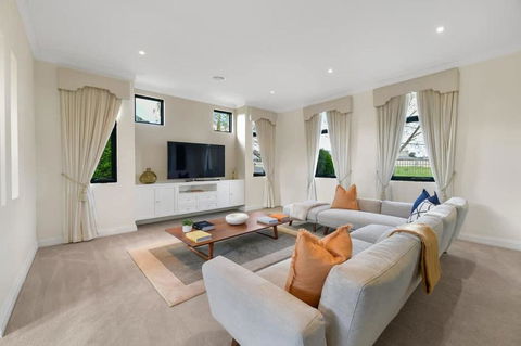 Roselawn Retreat - Pool, Incredible Views, Sleeps 8 - New Castle Holiday 1