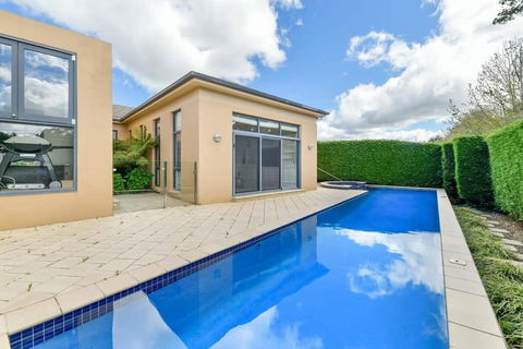 Roselawn Retreat - Pool, Incredible Views, Sleeps 8 - New Castle Holiday 3