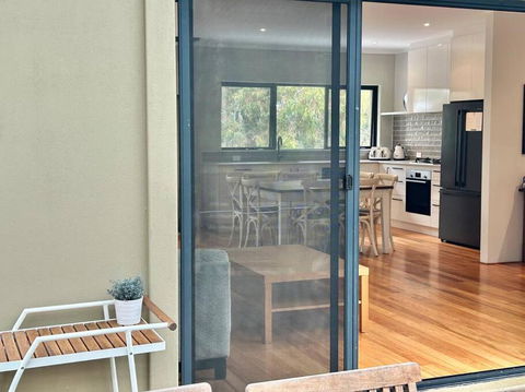 Rosella - Bushland Hideaway - New Castle Holiday 3