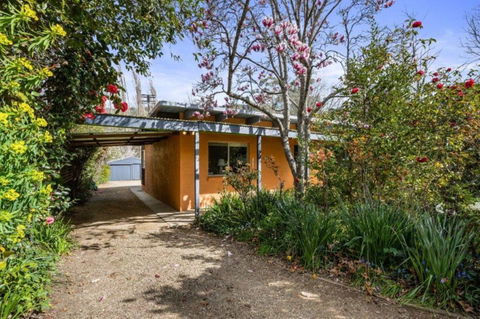 Roses On The River - An Absolute River Frontage Cottage - New Castle Holiday 1