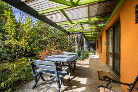 Roses On The River - An Absolute River Frontage Cottage - New Castle Holiday 2