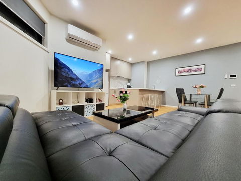 Rosie Townhouse - Modern Home In Sunshine - New Castle Holiday 1