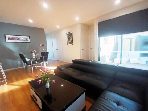 Rosie Townhouse - Modern Home In Sunshine - New Castle Holiday 3