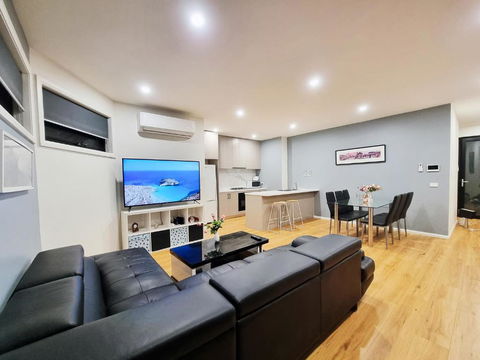 Rosie Townhouse - Modern Home In Sunshine - New Castle Holiday 2