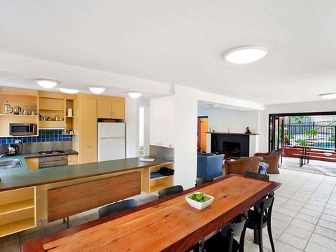 Ross Cres Spacious Private Beach House - New Castle Holiday 3