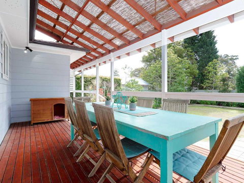 Rubys Retreat, 44 Achilles Street - Pet Friendly, Aircon, Wifi & Boat Parking - New Castle Holiday 0