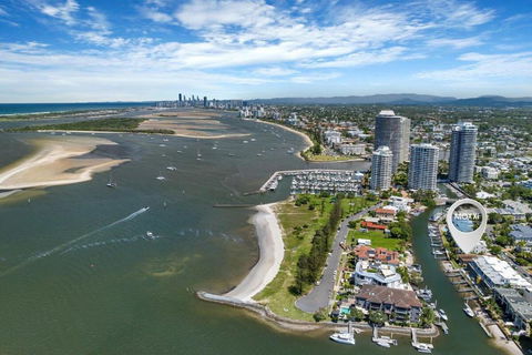 Runaway Bay Waterfront Delight - New Castle Holiday 1