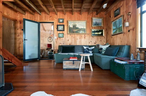 Rustic Barn By The Bay - New Castle Holiday 1