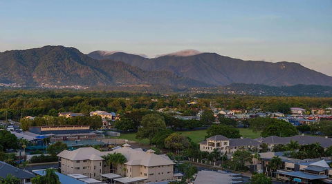 Rydges Esplanade Resort Cairns - New Castle Holiday 1