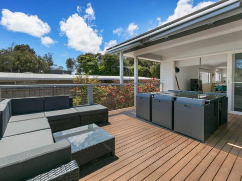 RYE/BLAIRGOWRIE FAMILY ENTERTAINER.. - New Castle Holiday 0