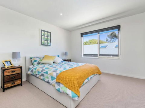 RYE/BLAIRGOWRIE FAMILY ENTERTAINER.. - New Castle Holiday 1