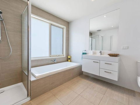 RYE/BLAIRGOWRIE FAMILY ENTERTAINER.. - New Castle Holiday 2