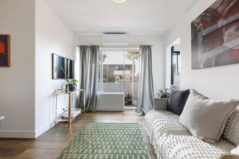 Sage Haven - Laidback St Kilda Beach Living - New Castle Holiday 1
