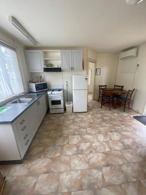 Sale Caravan Park - New Castle Holiday 0