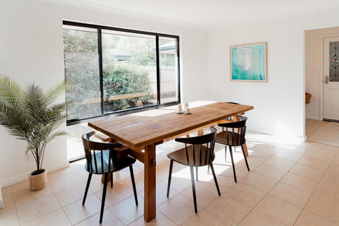 Salhus - Sleep In King Beds & Easy Walk To Town - New Castle Holiday 2