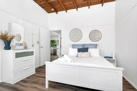 Sally Beach House With Ocean Views - New Castle Holiday 2