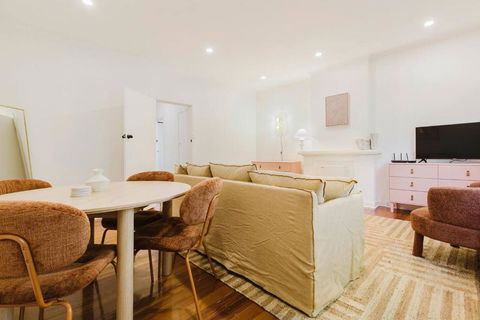 Salmon Calm - Trendy Velvet Allure By Albert Park - New Castle Holiday 3