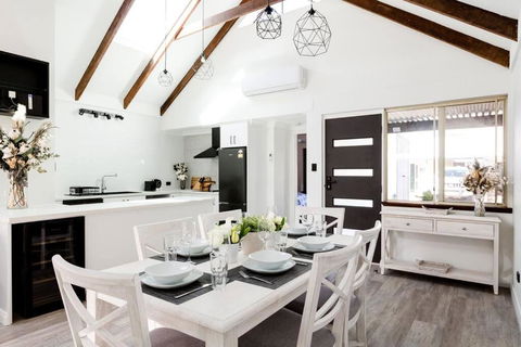 Salt & Pepper; Beautiful Town House In Margs! - New Castle Holiday 0