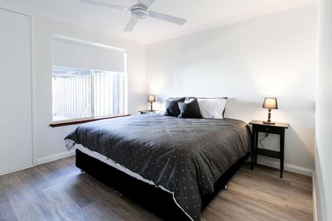 Salt & Pepper; Beautiful Town House In Margs! - New Castle Holiday 3