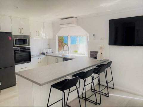 Salt & Soul Beach Shack - New Castle Holiday 3