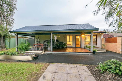 Salty - New Castle Holiday 0