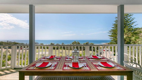 Salty Air Beachside Cottage At Killcare - New Castle Holiday 1